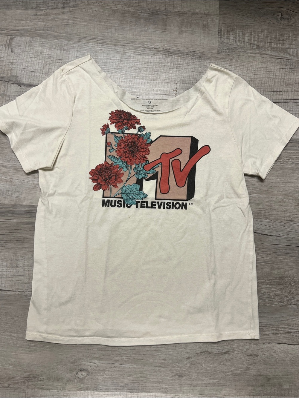 MTV Cream Tee with Red Floral and Teal Leaves CUSTOM CUT NECK SZ Small